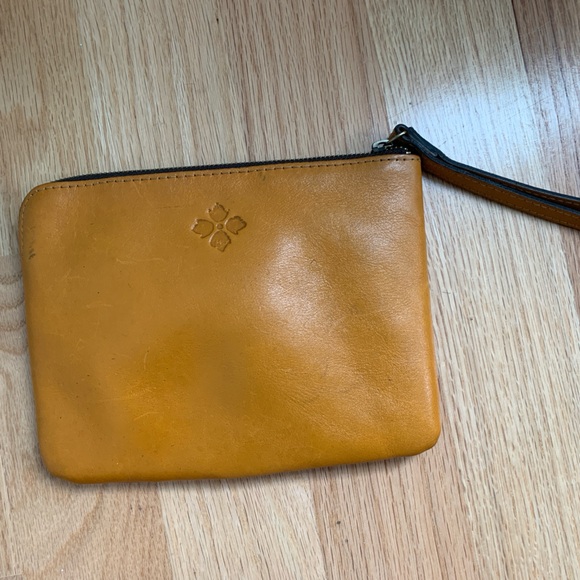 Patricia Nash leather wristlet. - Picture 2 of 4